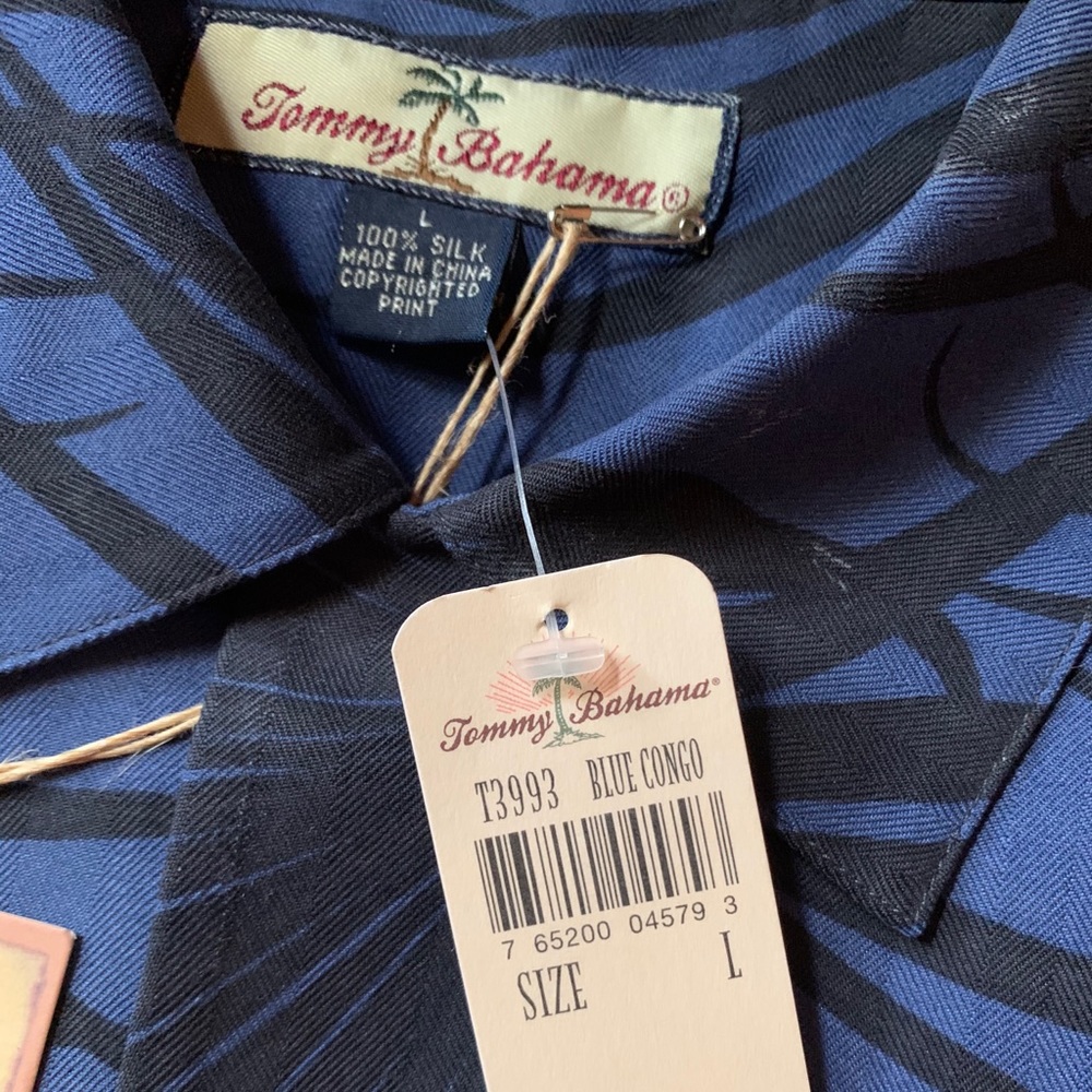 [Tommy Bahama] 100% silk palm frond button down - Picture 2 of 7